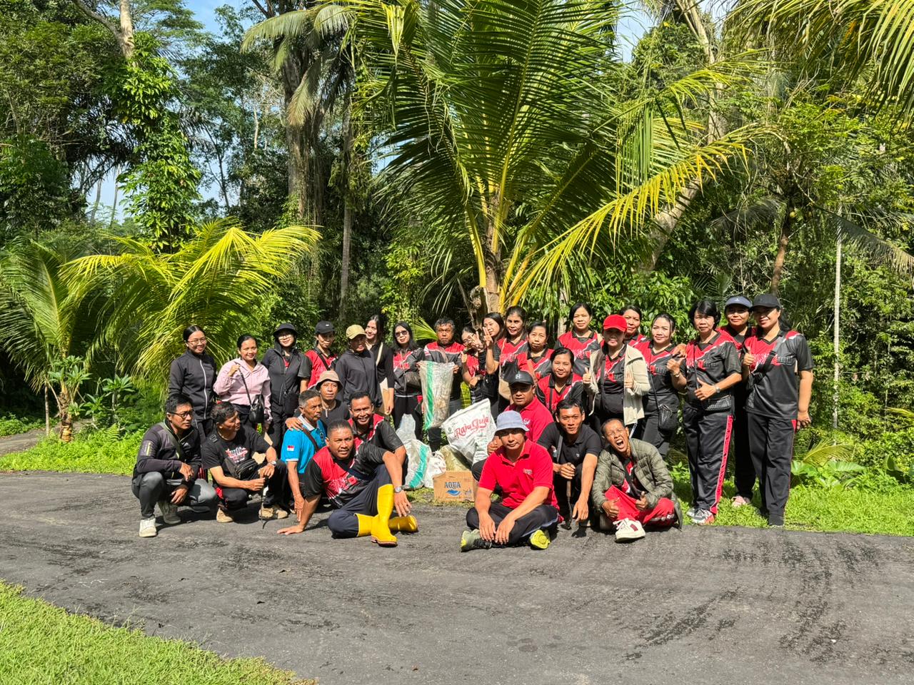 Gotong Royong Semesta Berencana Penanaman pohon dan Bersih-bersih sungai